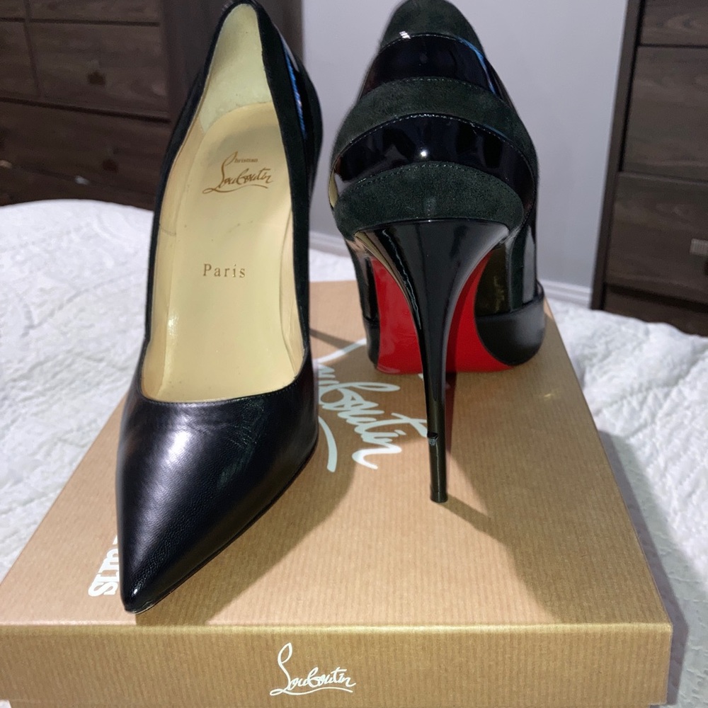 Christian Louboutins Black Super Pump. Size 38.5 (US 8)